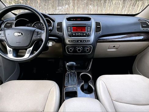 Used 2014 Kia Sorento LX image 14