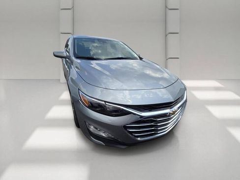 Used 2025 Chevrolet Malibu LT FWD image 3