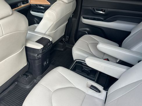 Used 2024 Toyota Grand Highlander AWD Hybrid image 28