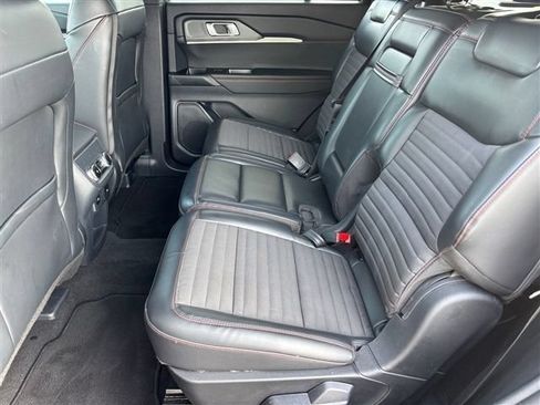 Used 2025 Ford Explorer ST-Line w/ ST-Line Street Pack AWD/4WD image 21