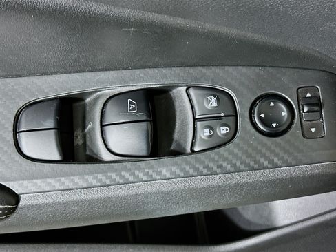 Used 2024 Nissan Altima 2.5 SV FWD image 14