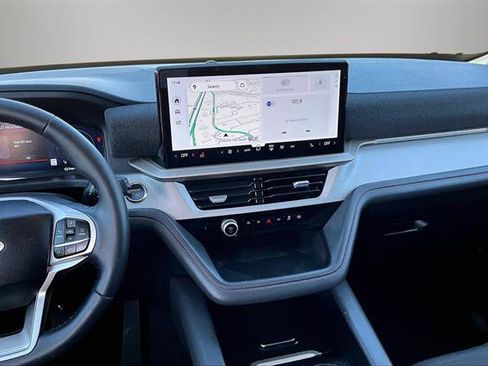 Used 2025 Ford Explorer Active image 9