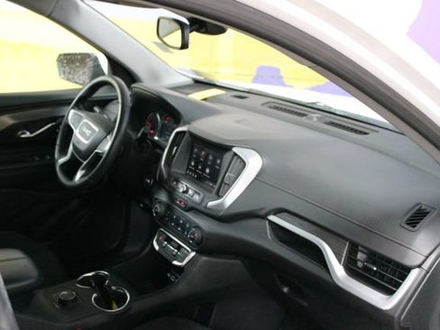Used 2024 GMC Terrain SLE FWD image 12