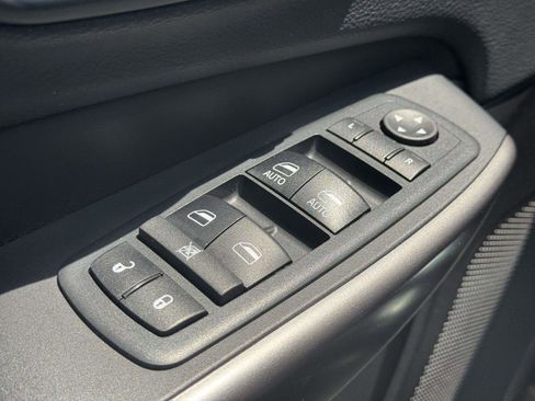 Used 2019 Jeep Cherokee Limited AWD/4WD image 17