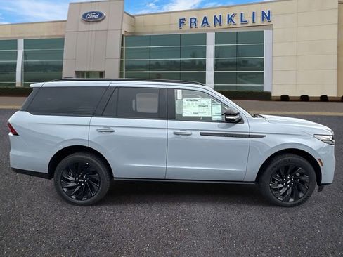 New 2025 Lincoln Navigator Reserve w/ Jet Appearance Package image 8