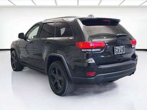 Used 2019 Jeep Grand Cherokee Laredo image 6
