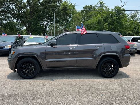 Used 2021 Jeep Grand Cherokee Laredo X RWD image 9