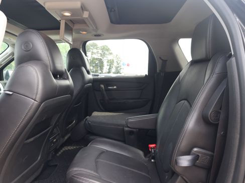 Used 2017 GMC Acadia Limited SLT AWD/4WD image 10