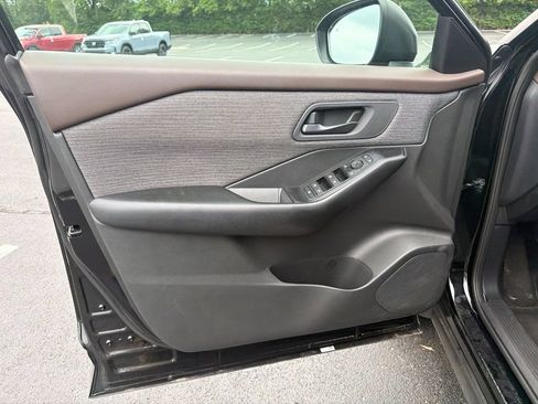 Used 2023 Nissan Rogue S FWD image 17