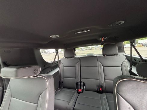 New 2025 Chevrolet Suburban Premier image 39