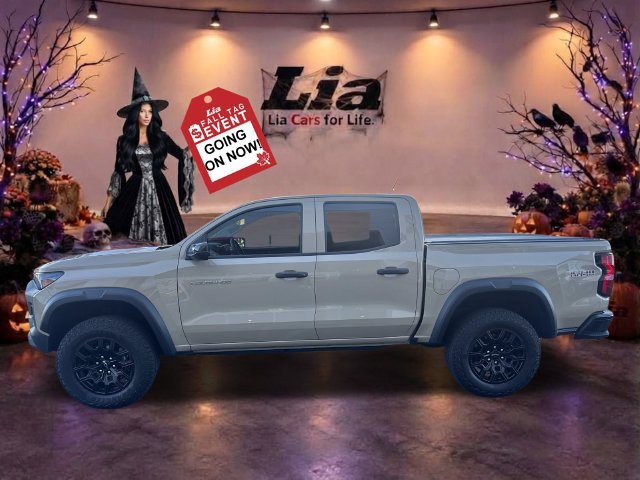 Used 2024 Chevrolet Colorado Trail Boss w/ Advanced Trailering Package AWD/4WD image 6