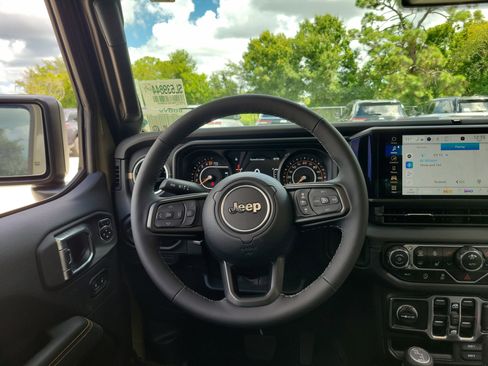 New 2025 Jeep Gladiator High Tide image 7