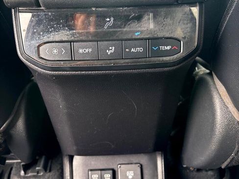 Used 2021 Toyota Highlander Limited image 18