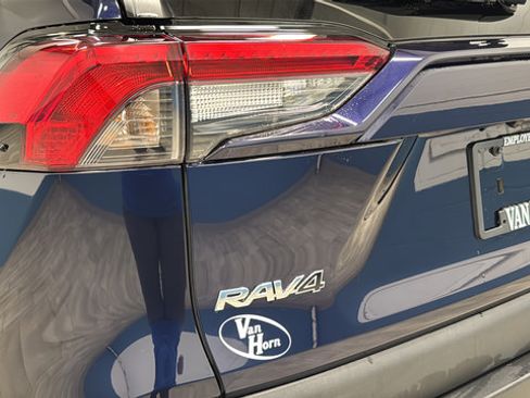 Used 2021 Toyota RAV4 XLE Premium AWD/4WD image 38