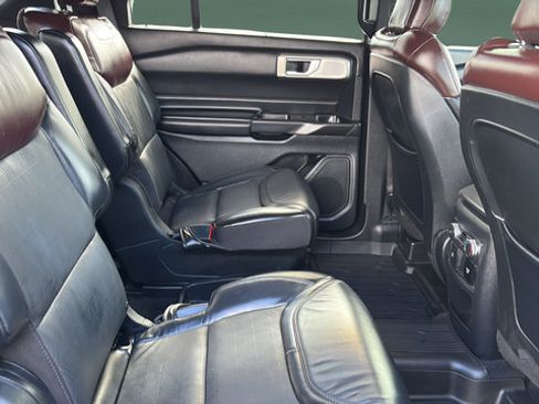 Used 2020 Ford Explorer Platinum w/ Premium Technology Package AWD/4WD image 27