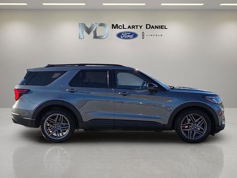 Used 2025 Ford Explorer ST image 6