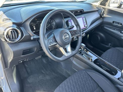 Used 2023 Nissan Kicks SV image 17