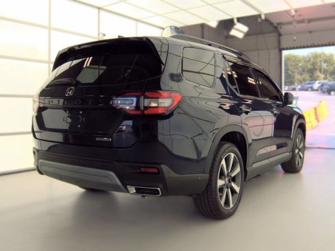 Used 2024 Honda Pilot Touring image 7