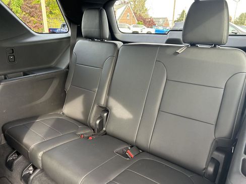 Used 2023 Chevrolet Traverse LT image 27