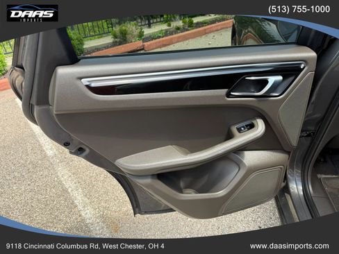 Used 2018 Porsche Macan AWD/4WD image 23