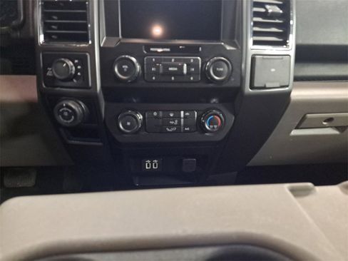 Used 2019 Ford F150 XLT w/ Trailer Tow Package image 11