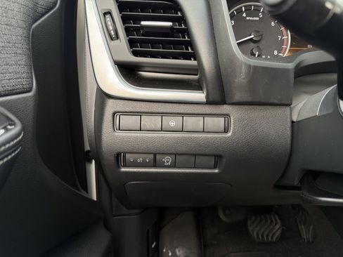 Used 2023 Nissan Rogue SV image 13