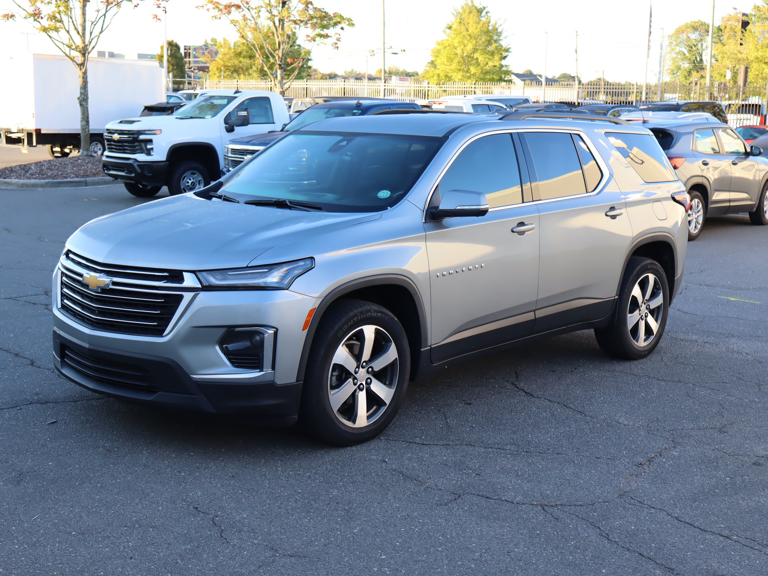 Used 2023 Chevrolet Traverse LT w/ LT Premium Package FWD image 5
