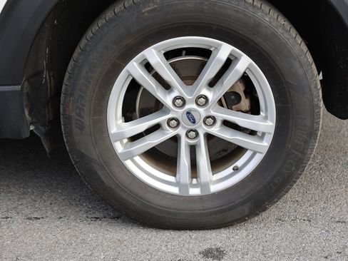 Used 2022 Ford Explorer XLT w/ Equipment Group 202A image 11