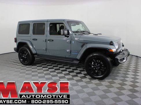 Used 2025 Jeep Wrangler Unlimited Sahara AWD/4WD image 1