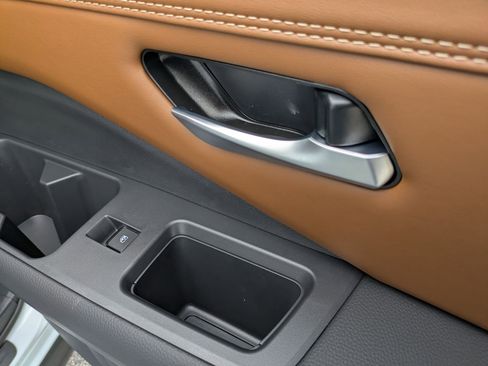 New 2026 Nissan Pathfinder Platinum image 34