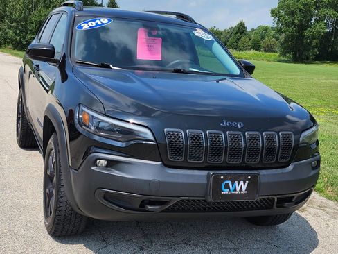 Used 2019 Jeep Cherokee Latitude AWD/4WD image 5