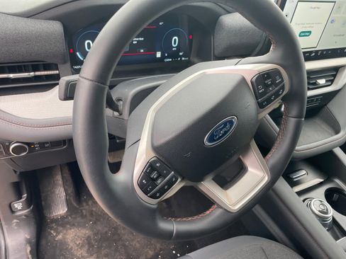 Certified 2025 Ford Explorer Active image 13