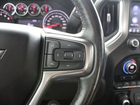 Used 2022 Chevrolet Silverado 1500 LT AWD/4WD image 12