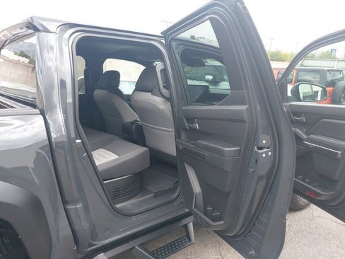 Used 2025 Toyota Tacoma TRD Off-Road AWD/4WD image 5