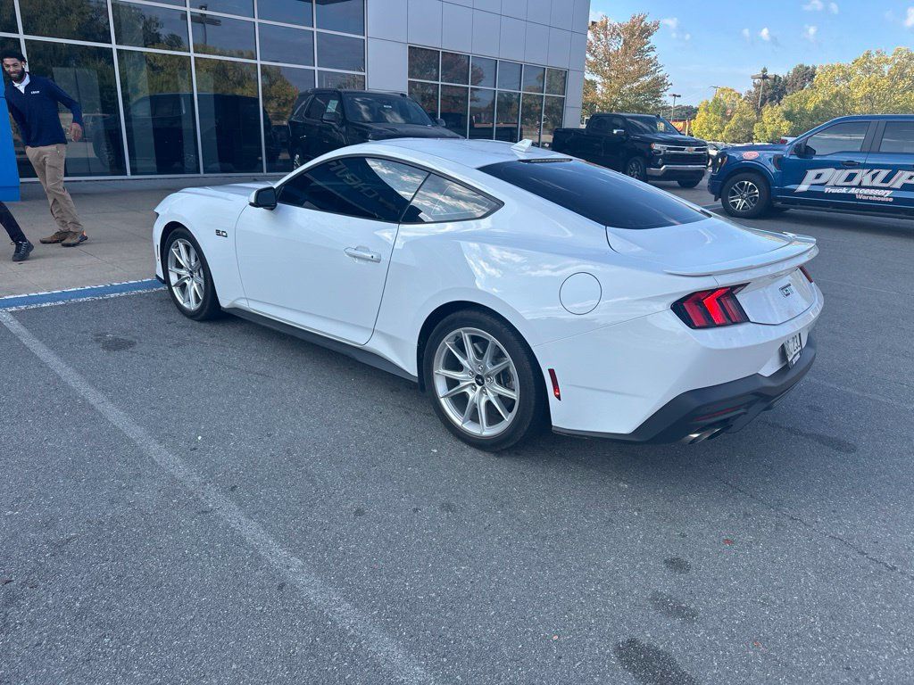 Used 2025 Ford Mustang GT Premium RWD image 4