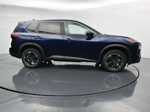 Used 2024 Nissan Rogue SV AWD/4WD image 9