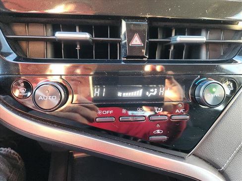 Used 2024 Toyota Camry SE image 32