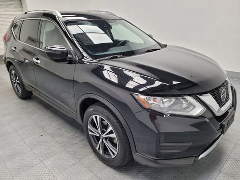 Used 2020 Nissan Rogue SV w/ Premium Package FWD image 11