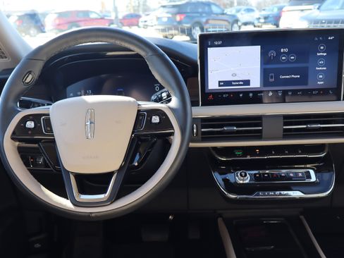 Used 2025 Lincoln Corsair Reserve image 13