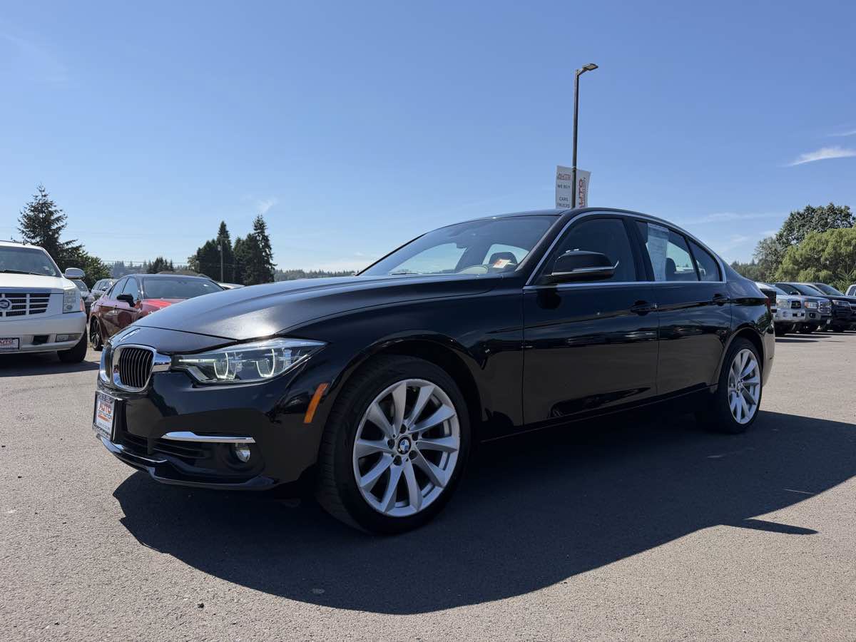 Used 2017 BMW 330i xDrive Sedan AWD/4WD image 4
