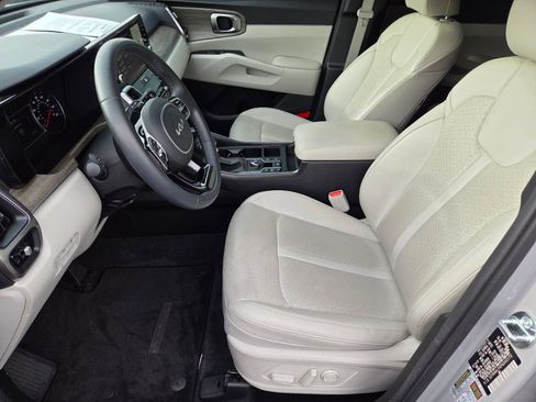 Used 2023 Kia Sorento EX w/ Panoramic Sunroof Package image 10