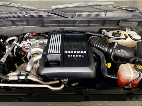 Used 2024 GMC Sierra 1500 AT4 w/ Technology Package image 9