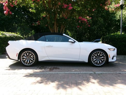 Used 2025 Ford Mustang Premium RWD image 10