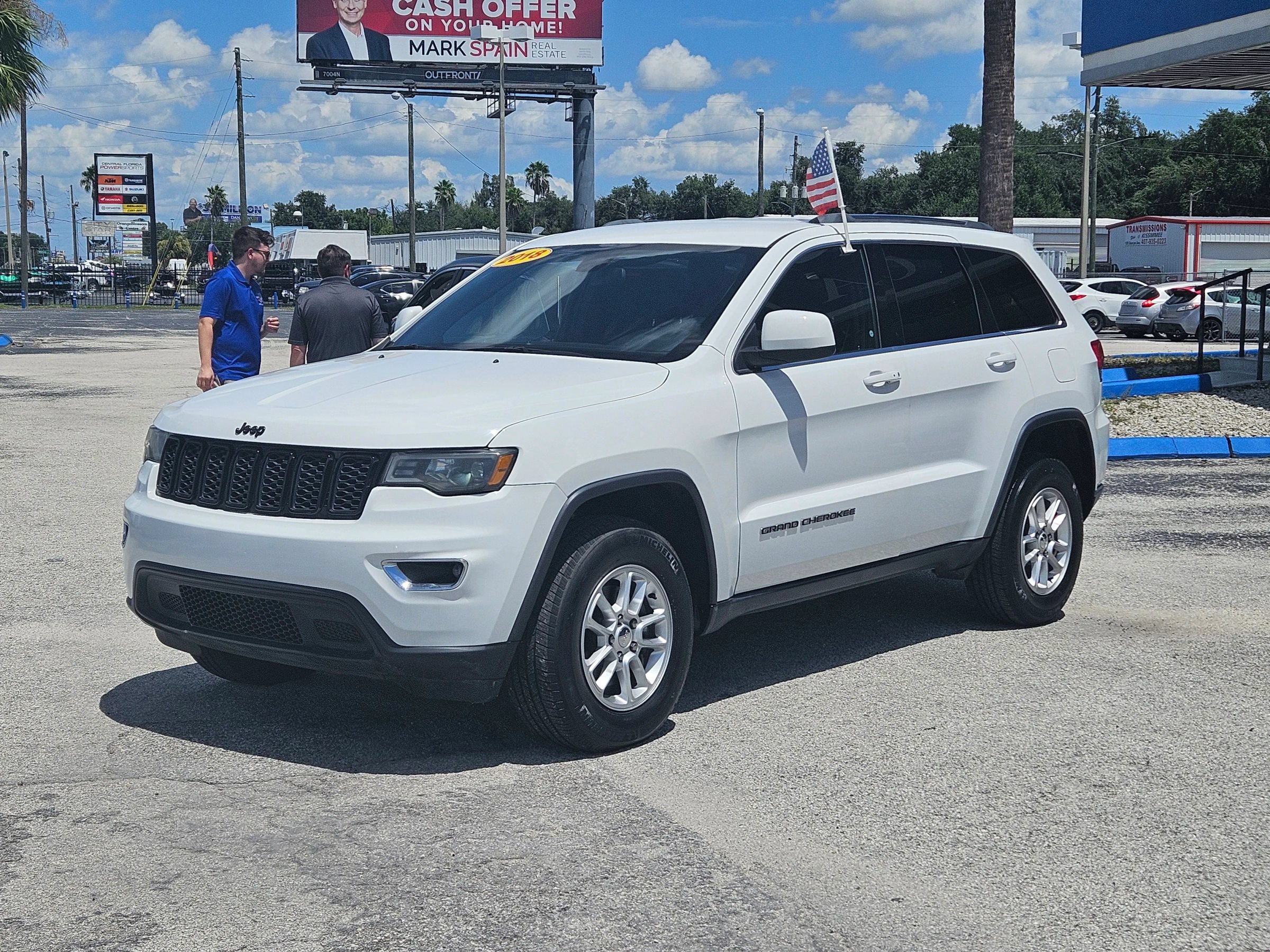 Used 2018 Jeep Grand Cherokee Laredo AWD/4WD image 3