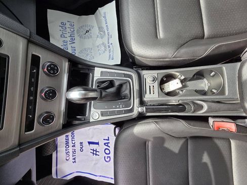 Used 2017 Volkswagen Golf SE FWD image 22