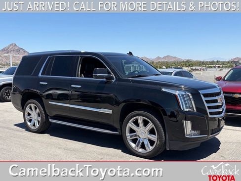 Used 2018 Cadillac Escalade Luxury RWD image 1
