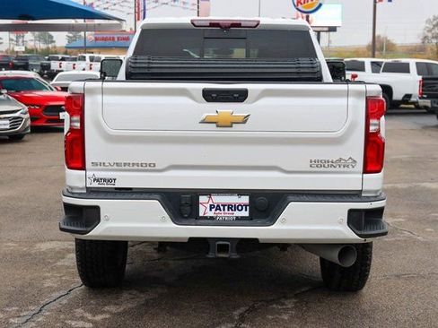 Used 2023 Chevrolet Silverado 2500 High Country w/ Z71 Off-Road Package AWD/4WD image 4