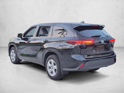 Certified 2024 Toyota Highlander LE FWD image 7