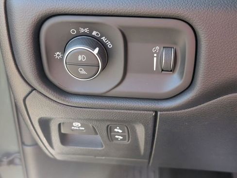 New 2026 RAM 1500 4x4 Crew Cab image 13