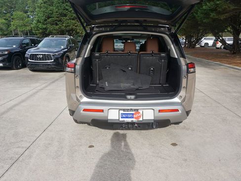 Used 2025 Nissan Pathfinder Platinum FWD image 19
